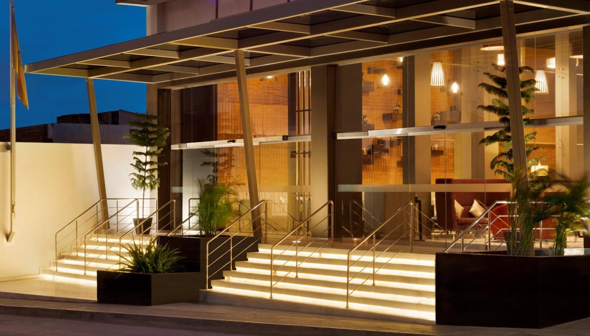 Bth Rebel Tacna Hotel Exterior photo